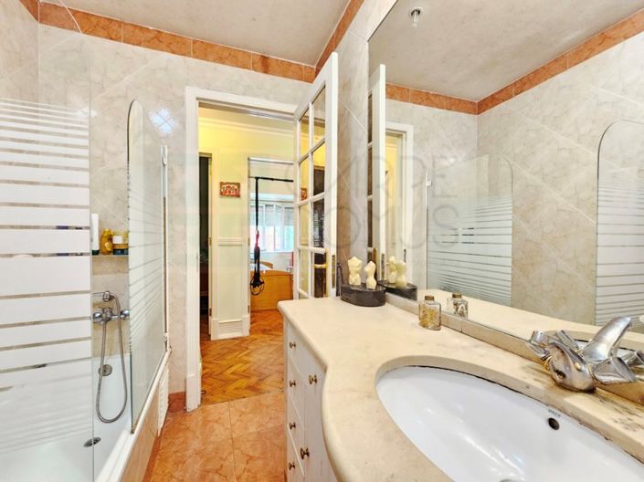 Image No.21-5 Bed Apartment for sale