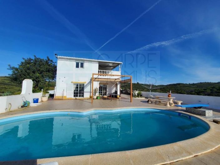 Image No.1-4 Bed House for sale