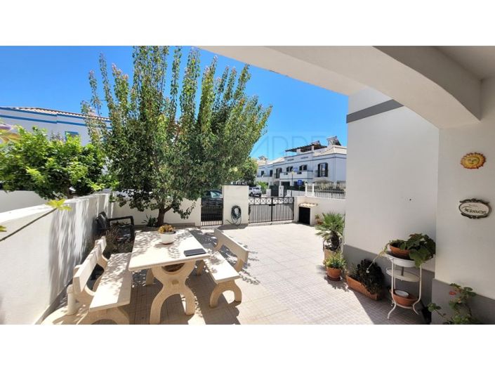 Image No.1-4 Bed House for sale