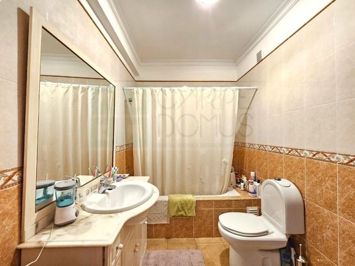 Image No.20-4 Bed House for sale