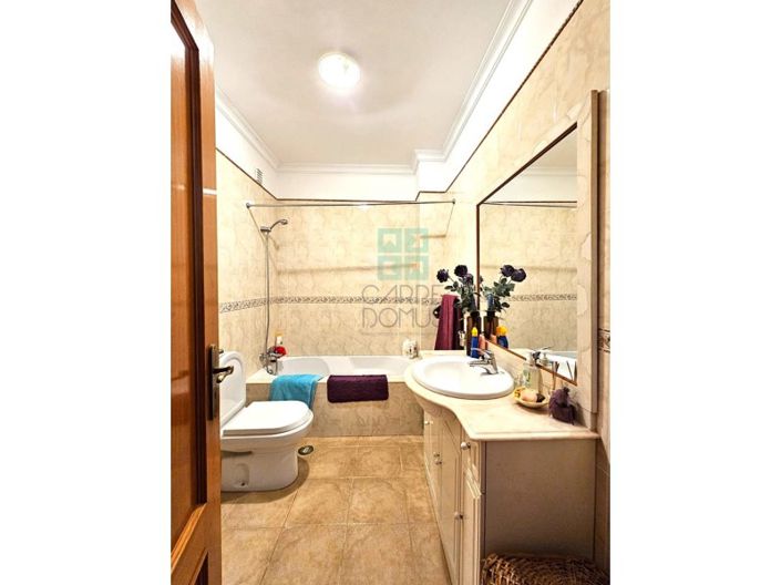 Image No.24-4 Bed House for sale