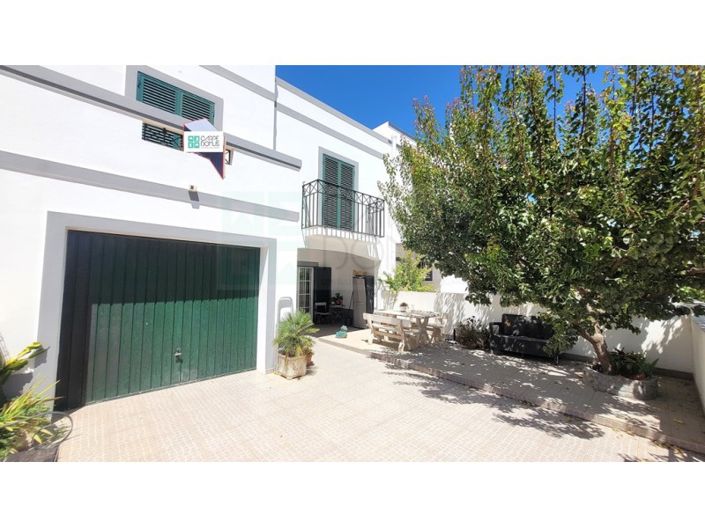 Image No.1-4 Bed House for sale
