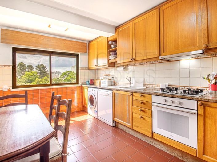 Image No.1-4 Bed Apartment for sale