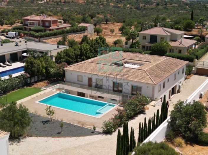 Image No.2-4 Bed House for sale