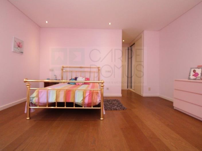 Image No.25-4 Bed House for sale