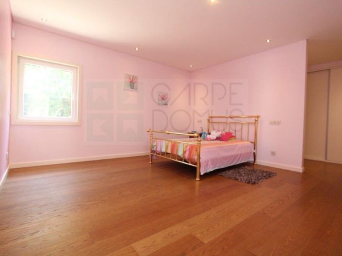 Image No.26-4 Bed House for sale