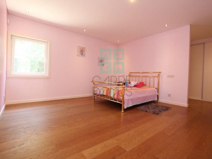 Image No.26-4 Bed House for sale