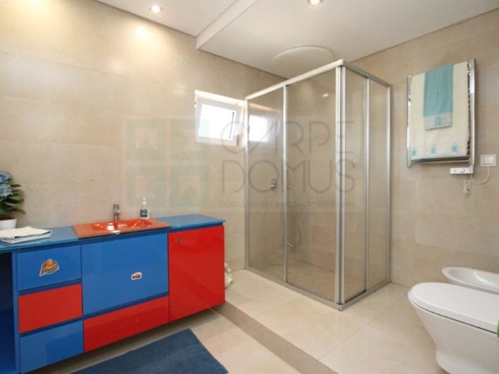 Image No.27-4 Bed House for sale