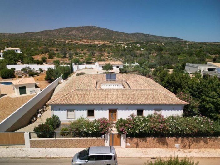 Image No.2-4 Bed House for sale