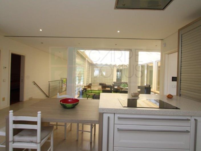 Image No.8-4 Bed House for sale