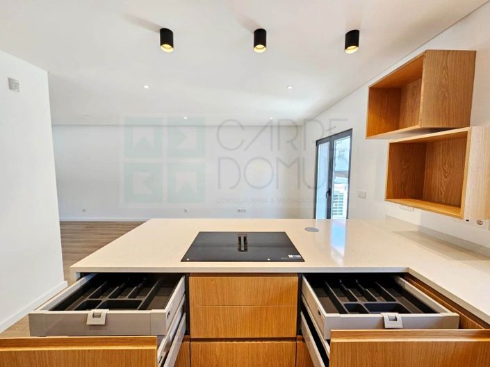 Image No.14-3 Bed House for sale