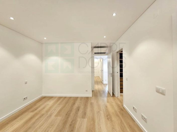 Image No.24-3 Bed House for sale