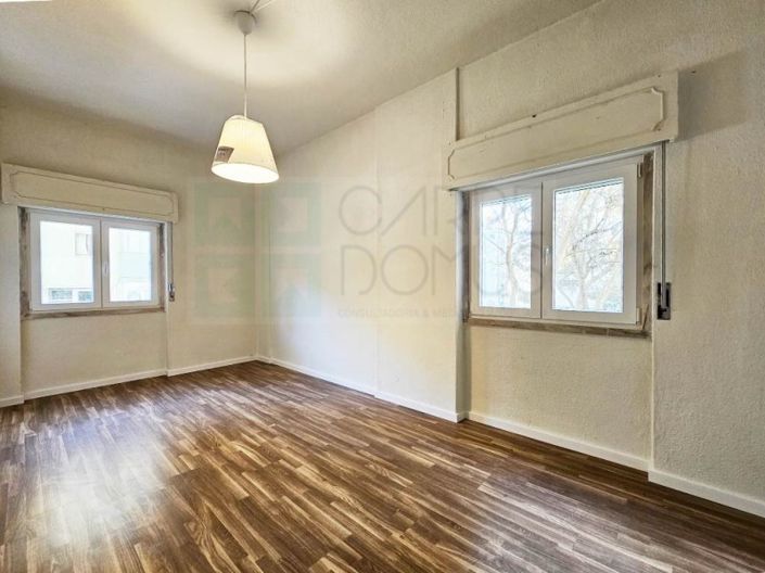 Image No.12-10 Bed Apartment for sale