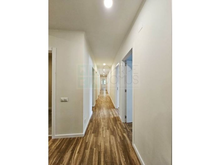 Image No.20-10 Bed Apartment for sale