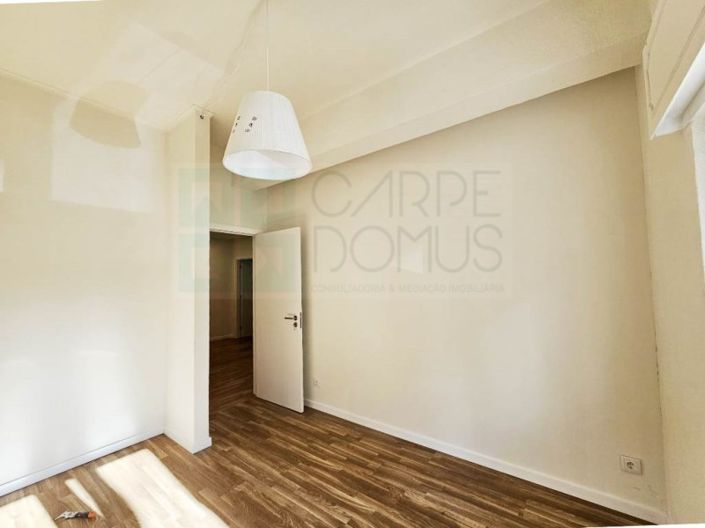 Image No.24-10 Bed Apartment for sale