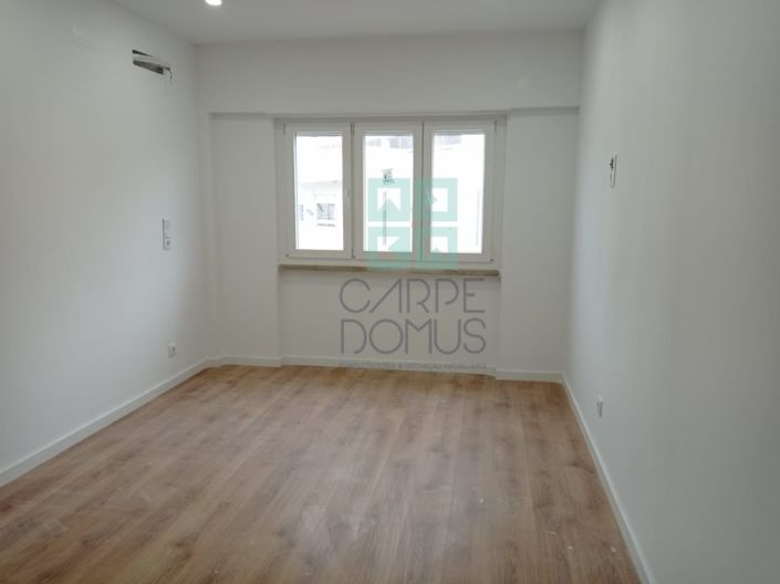 Image No.21-3 Bed Apartment for sale