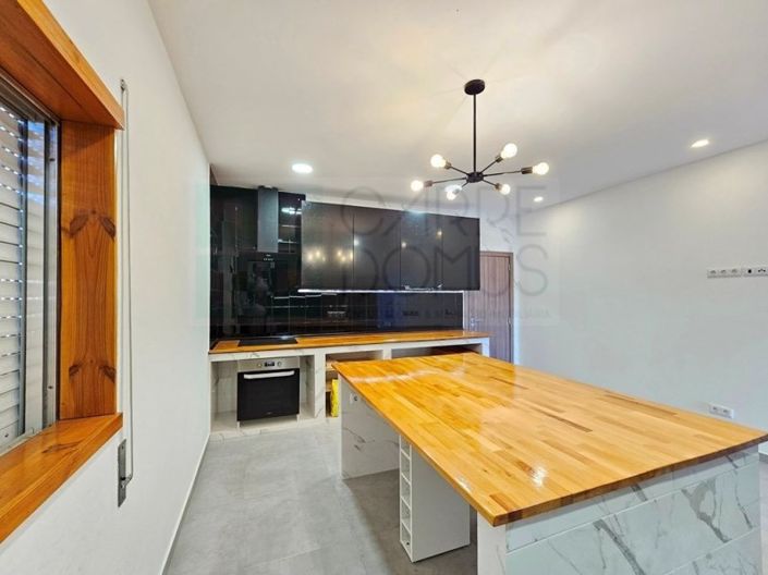 Image No.13-4 Bed House for sale