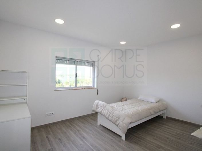 Image No.25-4 Bed House for sale