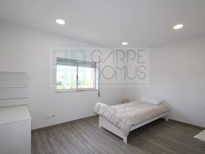 Image No.25-4 Bed House for sale