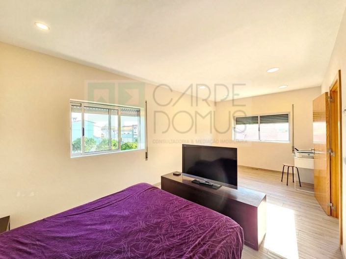 Image No.26-4 Bed House for sale