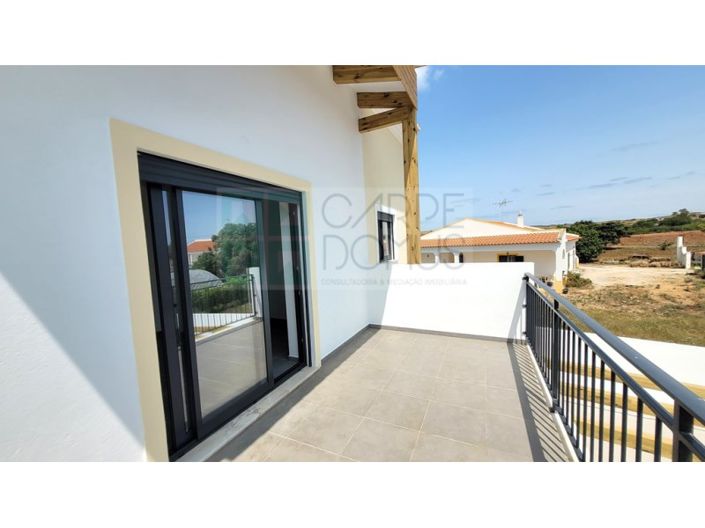 Image No.10-3 Bed House for sale