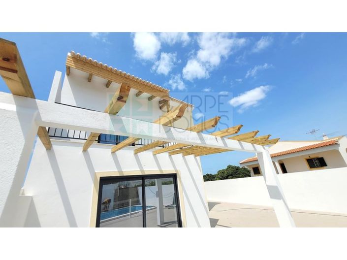 Image No.11-3 Bed House for sale