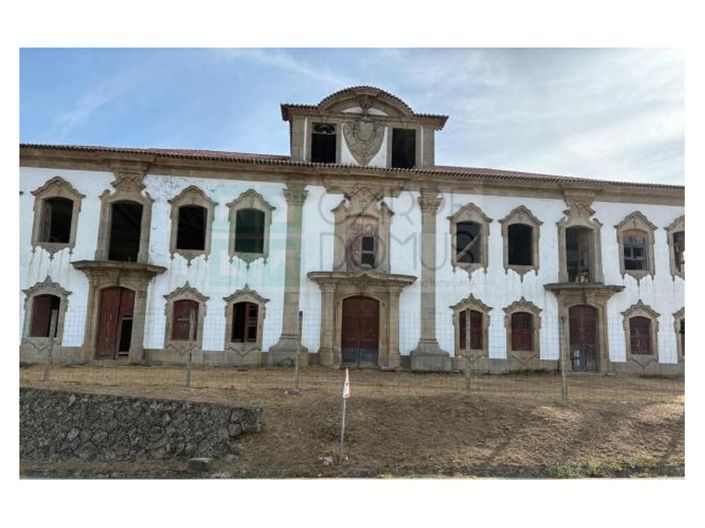Image No.15-Ferme de 40 chambres à vendre à Mogadouro