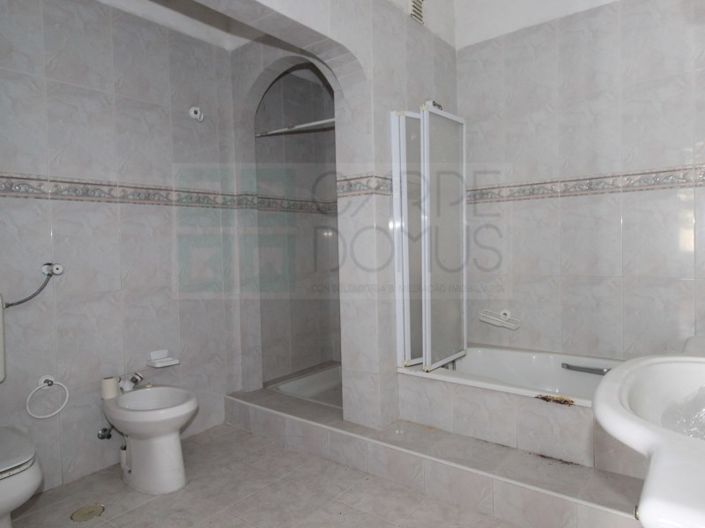 Image No.8-3 Bed House for sale