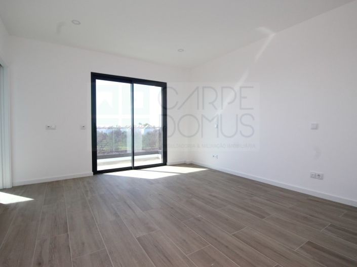 Image No.12-4 Bed House for sale