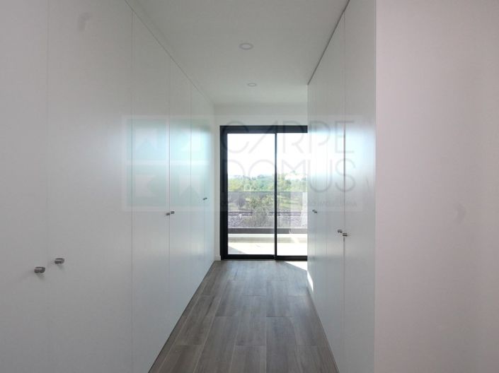 Image No.16-4 Bed House for sale