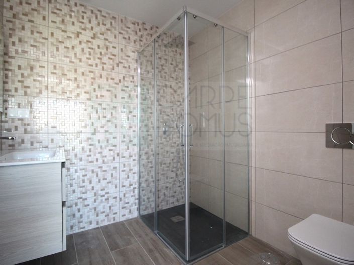 Image No.17-4 Bed House for sale