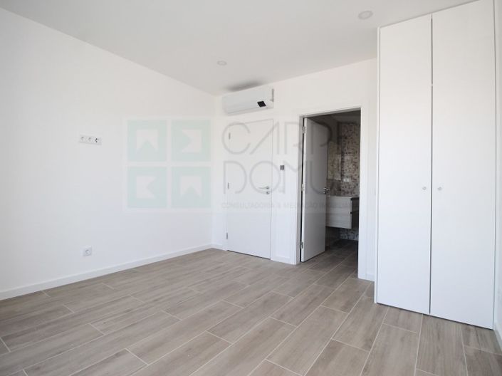 Image No.22-4 Bed House for sale