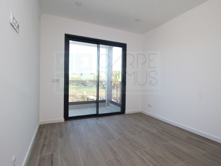 Image No.26-4 Bed House for sale