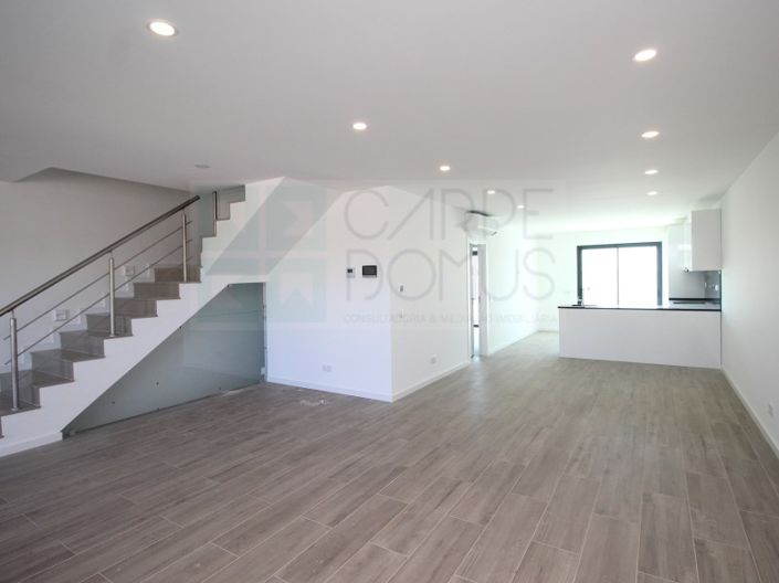 Image No.3-4 Bed House for sale