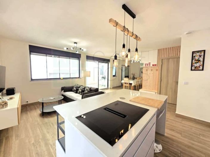 Image No.18-4 Bed House for sale