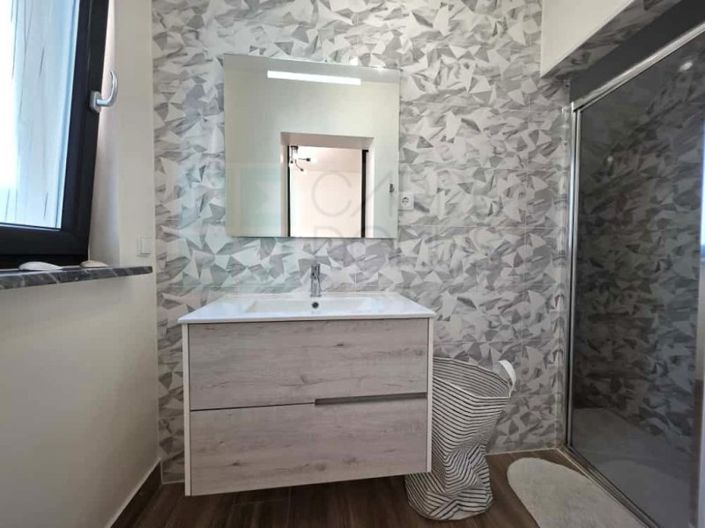 Image No.22-4 Bed House for sale