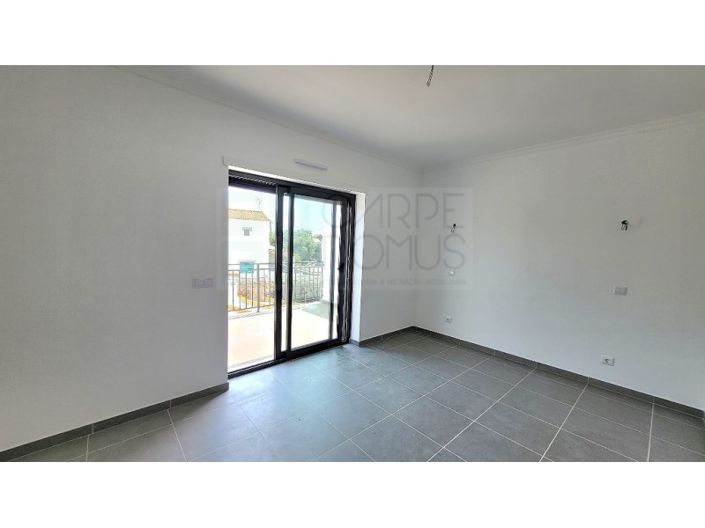 Image No.17-3 Bed House for sale