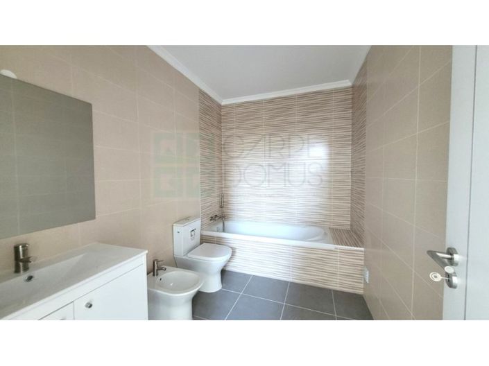 Image No.21-3 Bed House for sale