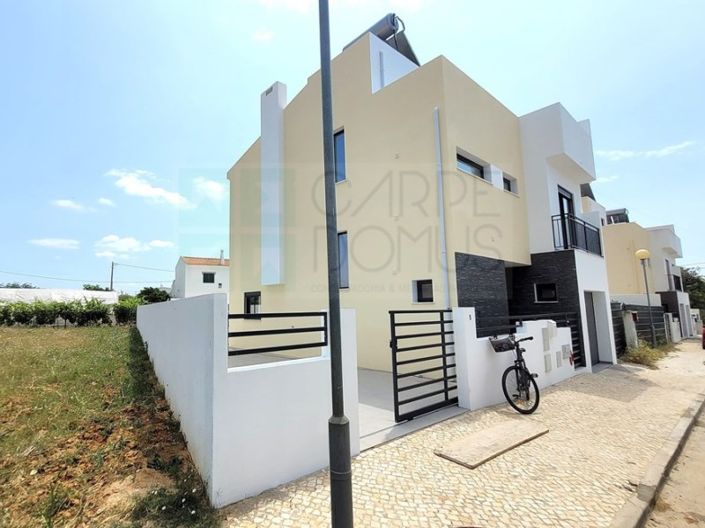 Image No.31-3 Bed House for sale