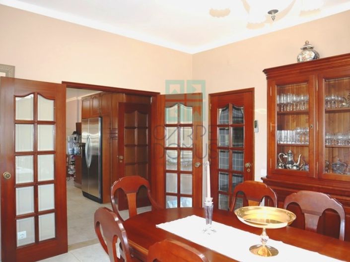 Image No.12-4 Bed House for sale