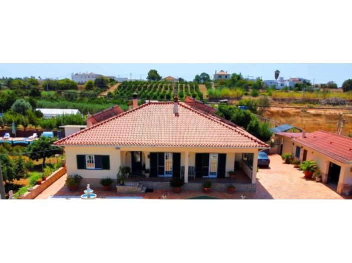 Image No.2-4 Bed Farmhouse for sale