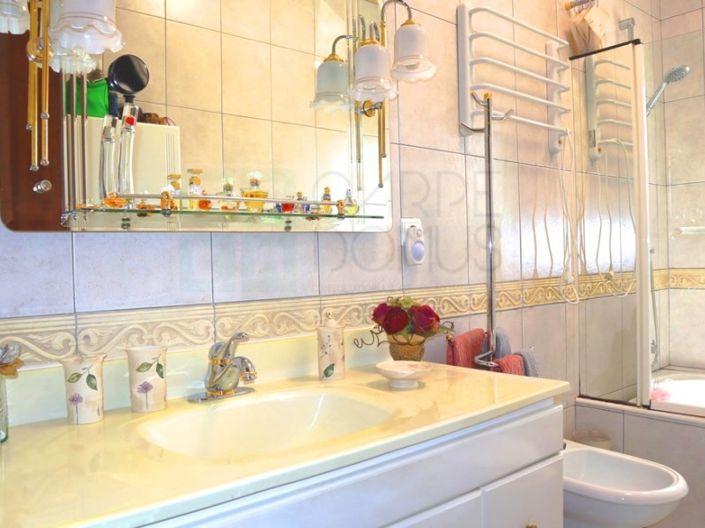 Image No.27-4 Bed Farmhouse for sale