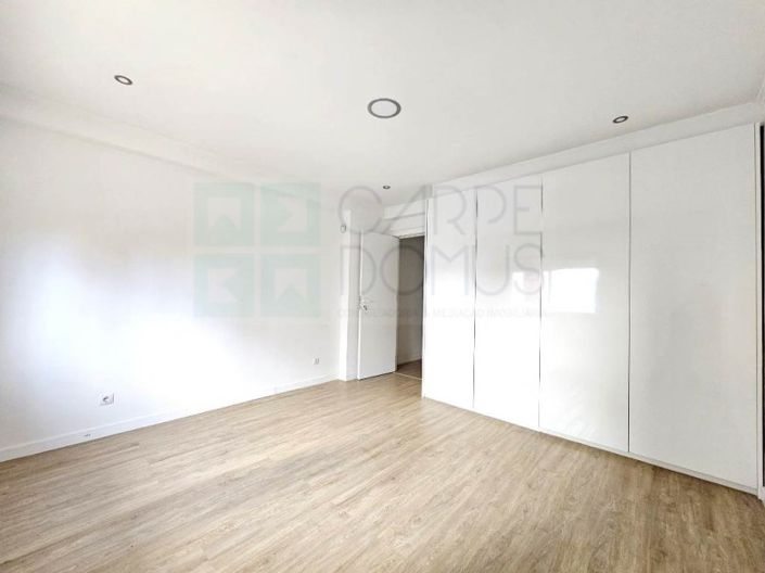 Image No.20-3 Bed Apartment for sale