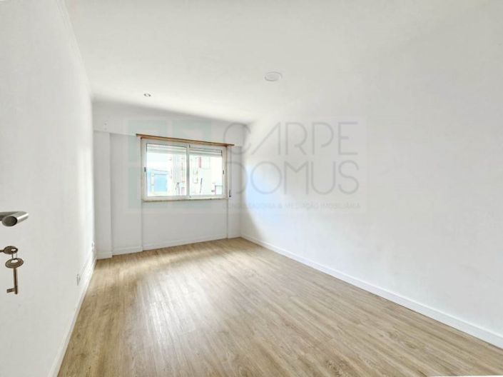 Image No.21-3 Bed Apartment for sale