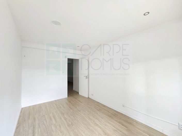 Image No.23-3 Bed Apartment for sale