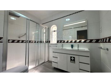 id7858bb01-0000-0500-0000-00001826a51b