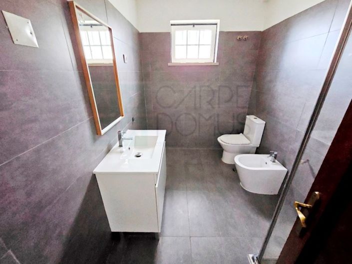 Image No.12-4 Bed House for sale