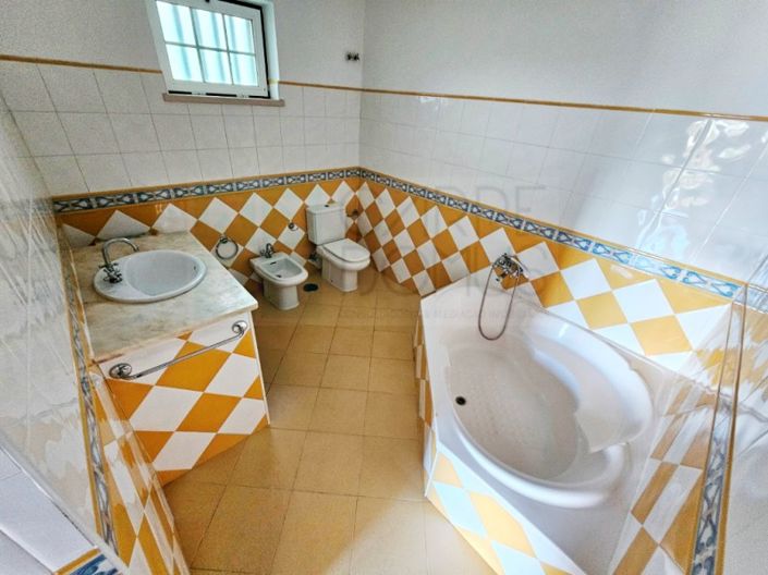 Image No.18-4 Bed House for sale