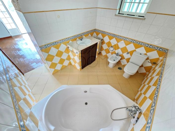 Image No.19-4 Bed House for sale