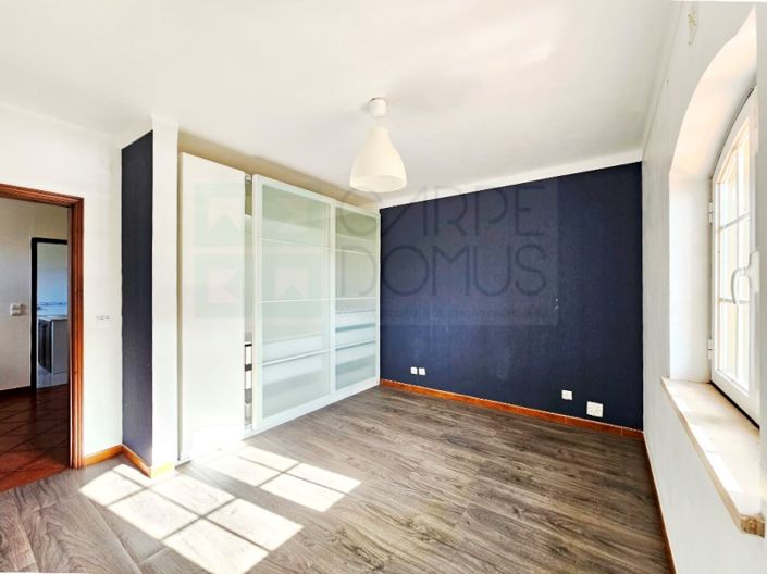 Image No.24-4 Bed House for sale